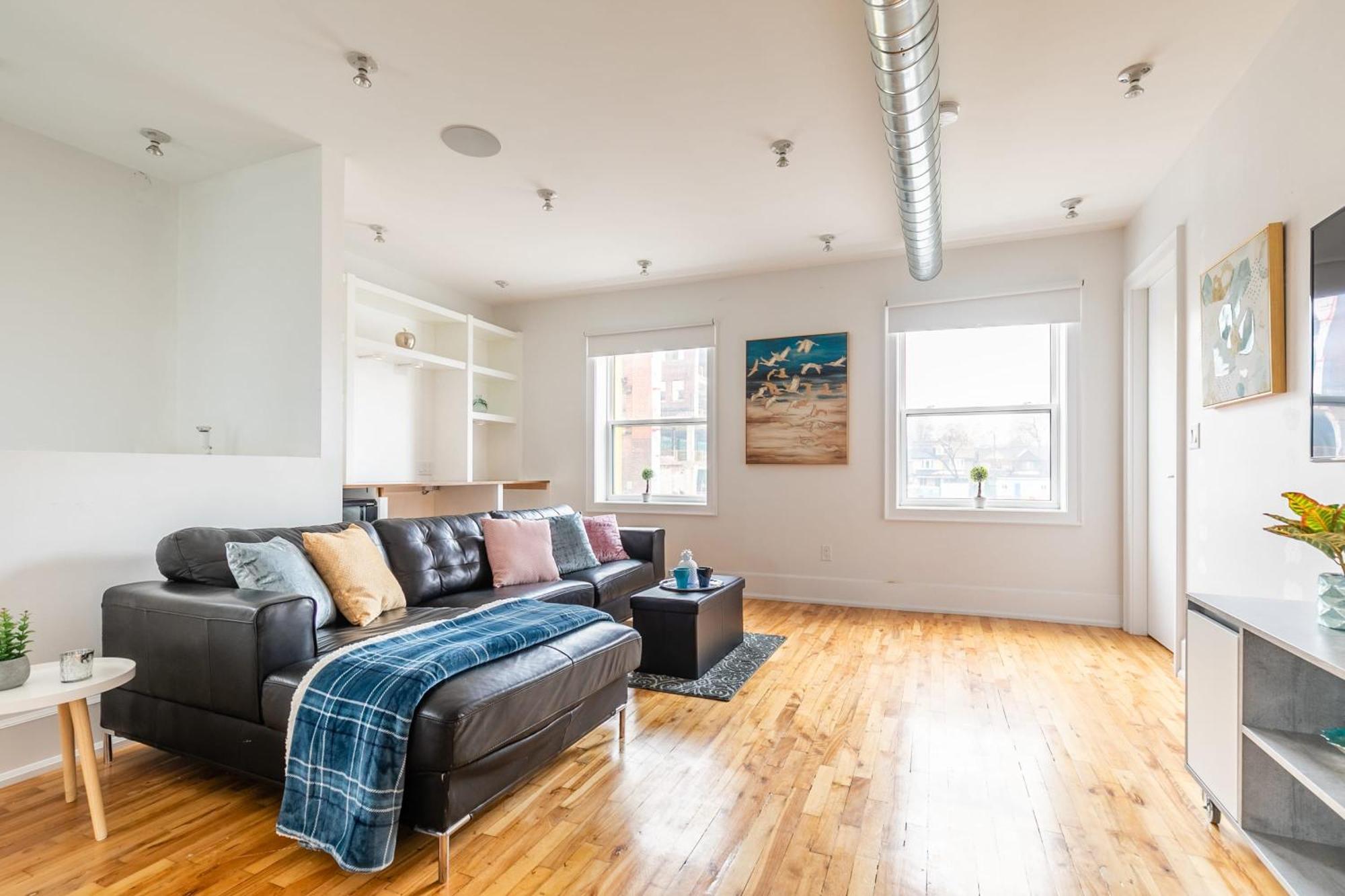 Modern 2 Bedroom Condo - Heart Of Leslieville Toronto Exterior foto