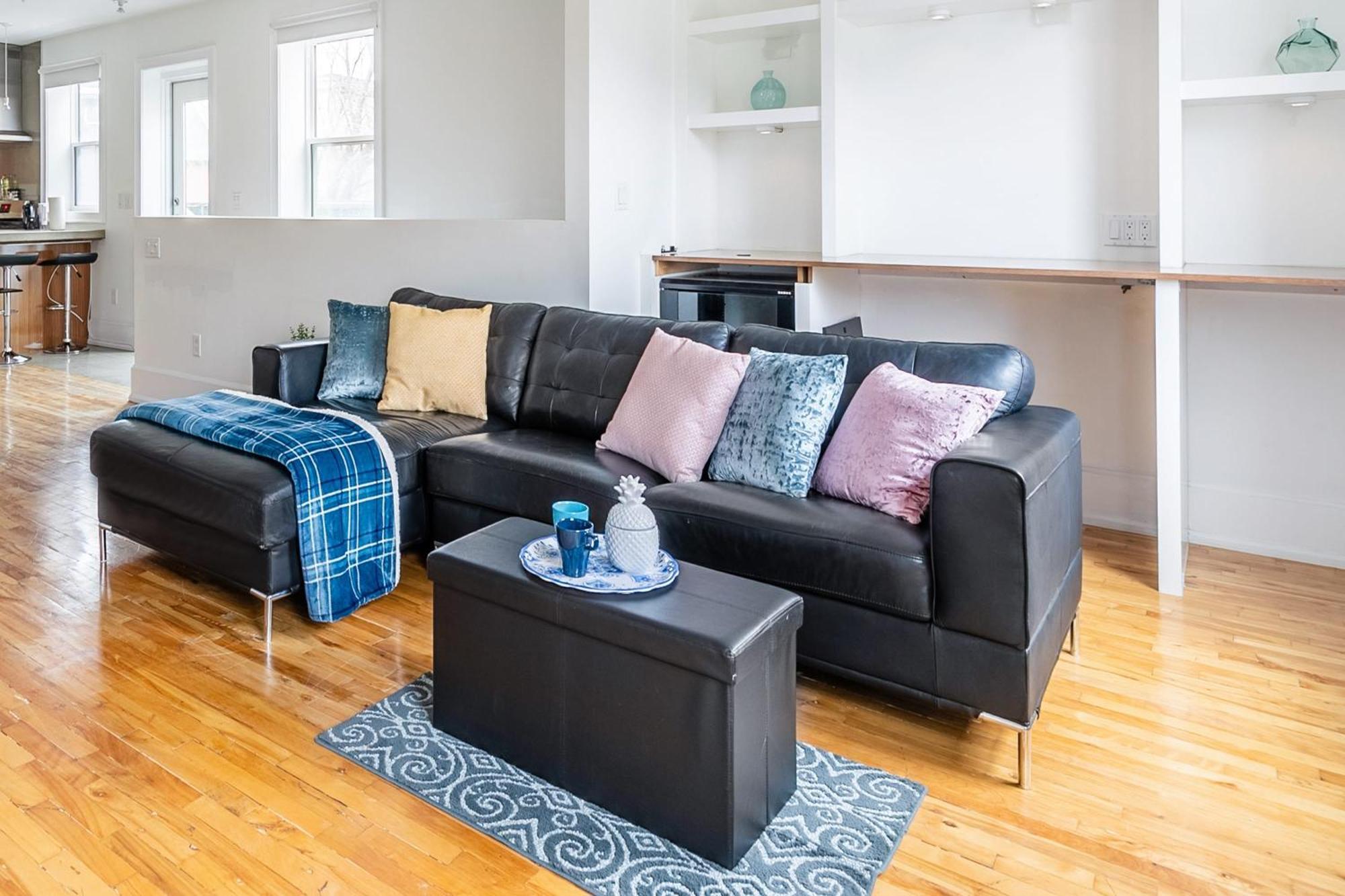 Modern 2 Bedroom Condo - Heart Of Leslieville Toronto Exterior foto